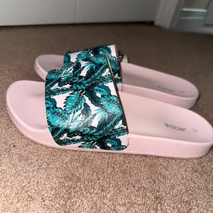 Ardene Slides